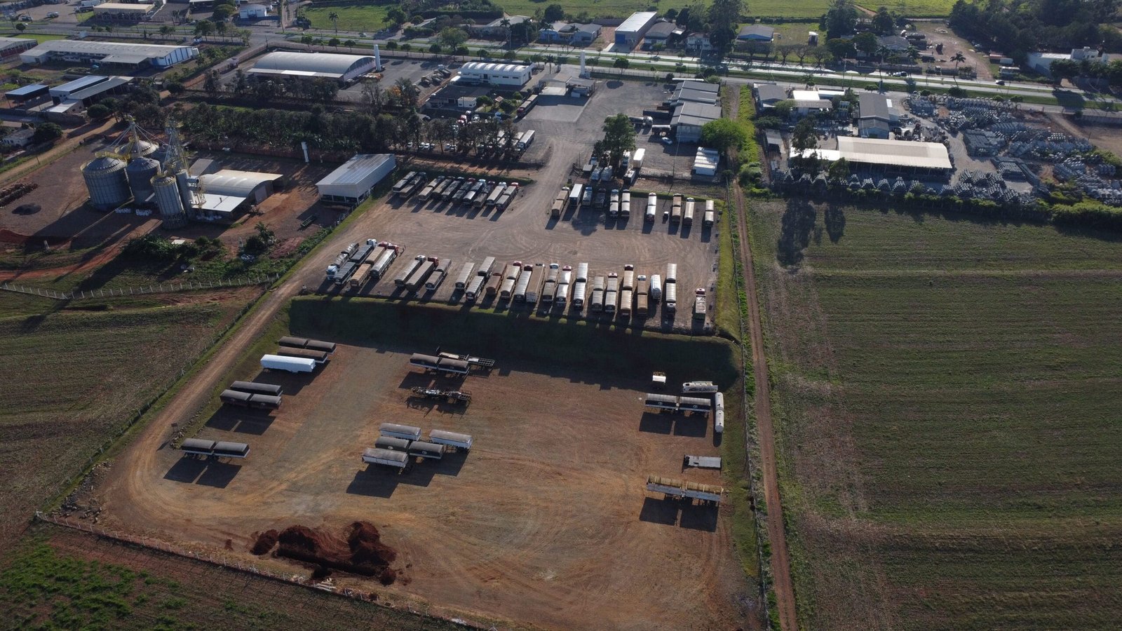 Vista aérea real da sede e do pátio da CTA em Astorga